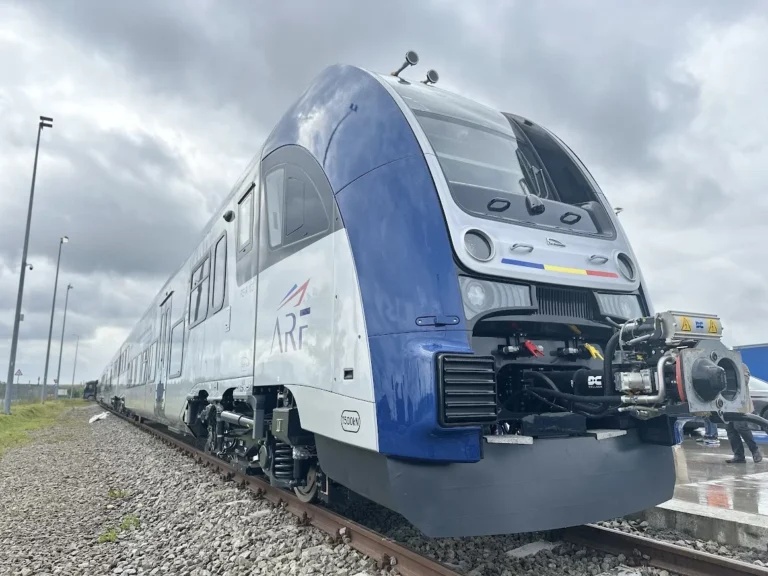 În Oradea a fost prezentat primul tren electric regional produs de compania poloneză PESA, un pas major spre modernizarea transportului feroviar din România