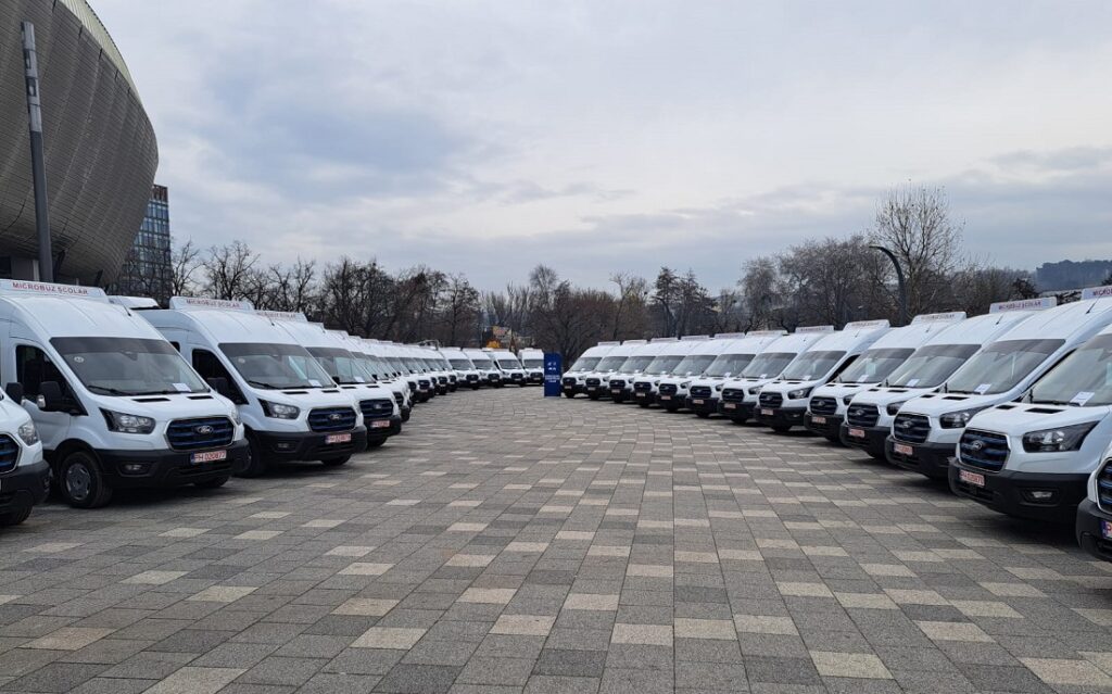 Toate comunele din Cluj beneficiază de microbuze moderne pentru elevi: Problema transportului școlar din sate este complet rezolvată în județul Cluj!