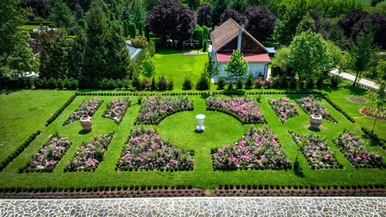 Au mutat Toscana în Ardeal: I Giardini di Zoe, raiul florilor în inima Hunedoarei
