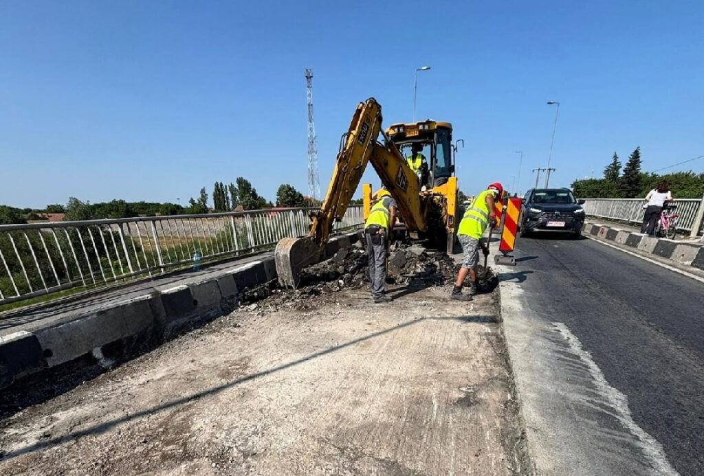 Lucrări de întreținere și hidroizolație la podul peste Crișul Alb din Chișineu Criș, pe DN 79