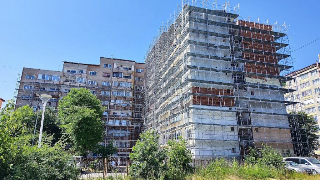 Au început lucrările de eficientizare energetică şi la blocul A 4 – 2 din Hunedoara