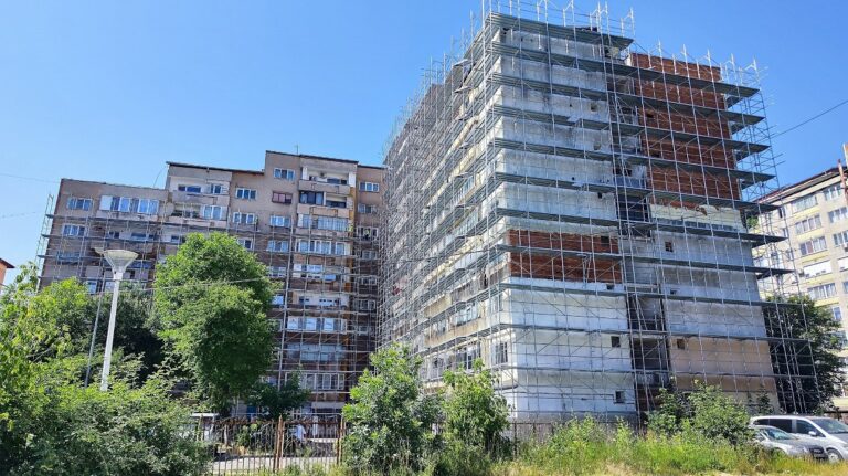 Au început lucrările de eficientizare energetică şi la blocul A 4 – 2 din Hunedoara