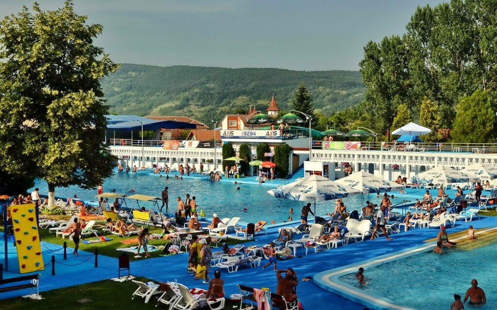 Sezonul estival 2025 a început la Complexul Turistic Băile Daco-Romane din Geoagiu Băi