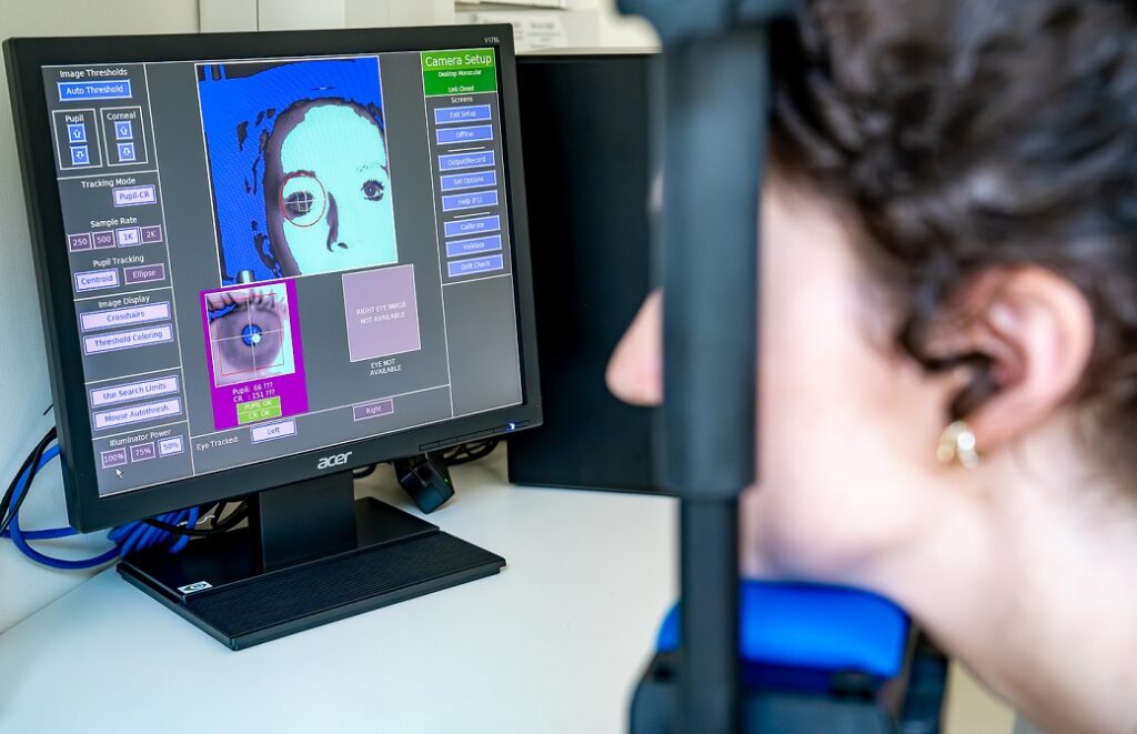 UMF Cluj are o infrastructură unică în România pentru neuroștiințe translaționale: Deține două laboratoare de top mondial – laboratorul qEEG și laboratorul de Eye Tracking