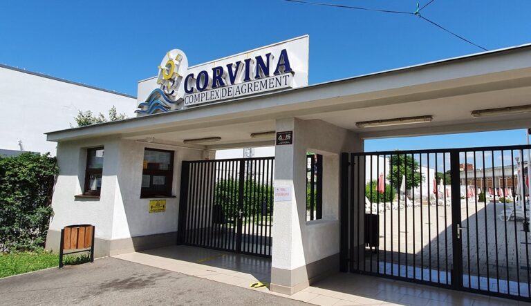 Ștrandul Corvina se redeschide pentru sezonul estival. Hunedorenii sunt așteptați din 19 iunie la una dintre cele mai populare zone de agrement din oraș