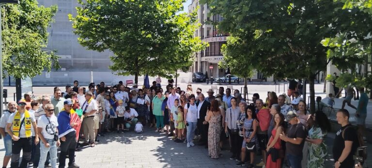 Clujenii au ieșit în stradă: Zeci de mii de români au protestat în toată țara față de noile măsuri fiscale
