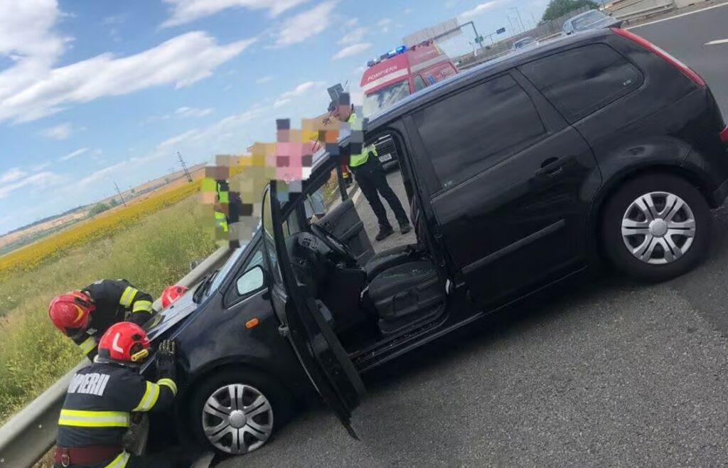 Accident rutier pe autostrada A1, în zona nodului rutier Sebeș: un autoturism a intrat în parapet