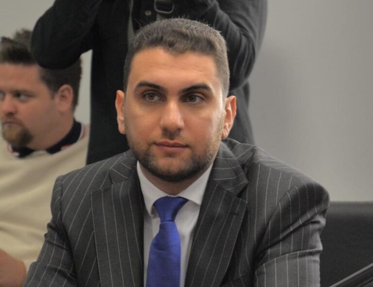 Consilierul județean Bashar Molhem: „Am blocat angajarea a încă 100 de persoane la Compania de Apă”. Liberalul se opune și majorării tarifelor!