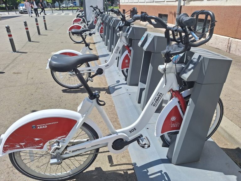 Gratuitatea serviciului de închiriere a bicicletelor din Arad, prelungită cu încă două luni