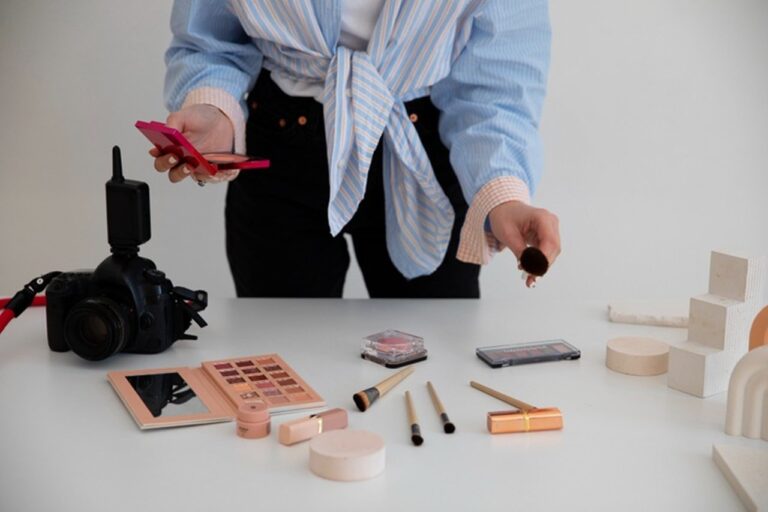 Machiaj minimalist: mai puțin înseamnă mai mult cu produse de machiaj inteligente