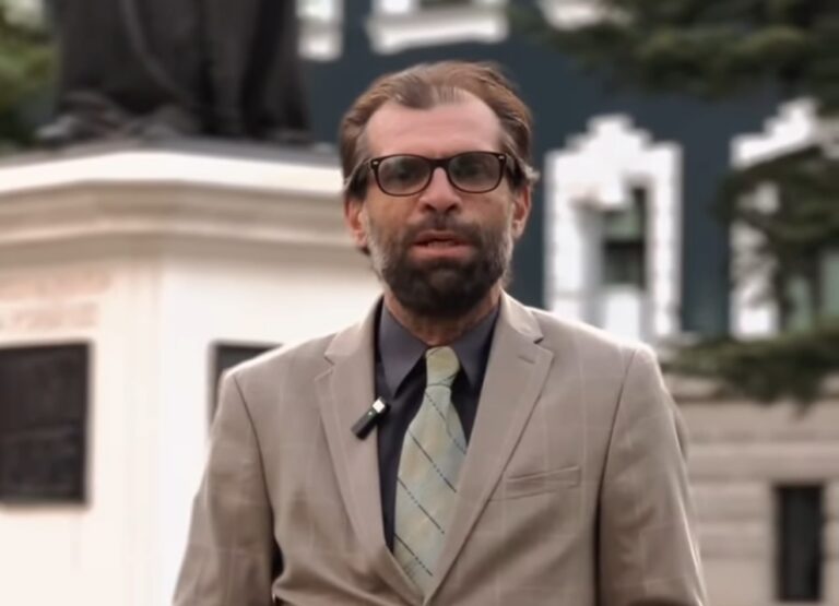 Mircea Mincea: Aleșii noștri acționează în slujba cetățenilor sau servesc doar interese politice, transformându-se, prin extirparea spiritul critic, în biete unelte?