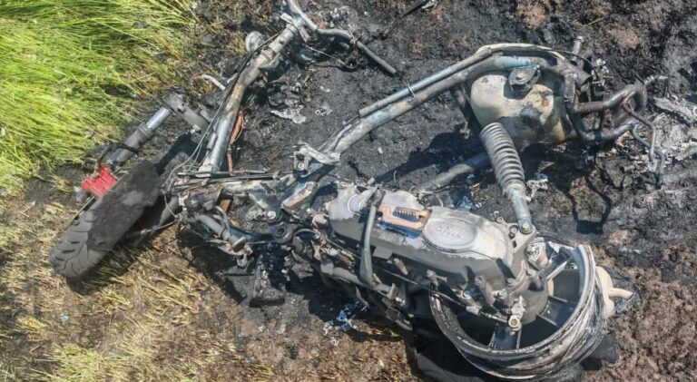 Incendiu la un moped, la ieșirea din Sebeș spre Daia Română. Pompierii au intervenit prompt!