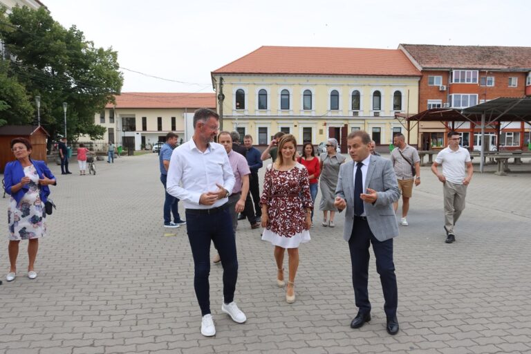 Proiect de regenerare urbană în trei zone ale Nădlacului. Iustin Cionca: „Prin cel mai mare proiect al orașului Nădlac se creează spații pentru tineri!”