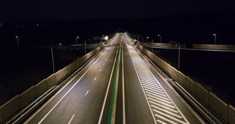 Drumul expres DEx4, care leagă A3 de DN1 prin Tureni, aproape de inaugurare: Testele de iluminat finalizate, circulația se deschide în curând!