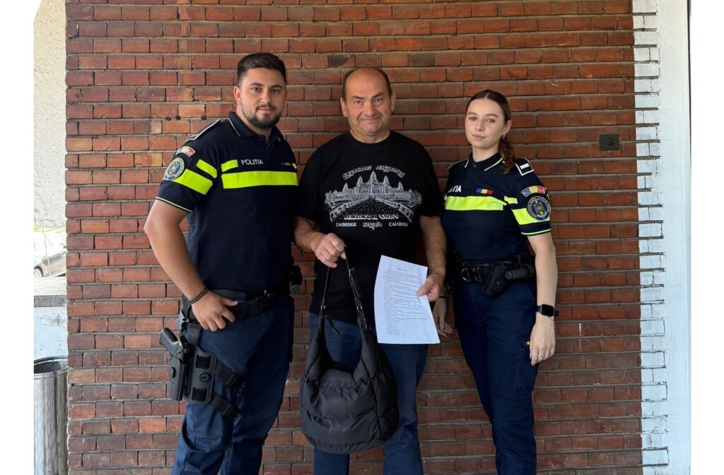 Mai există și oameni drepți în țara asta! Un bărbat a găsit o geantă plină cu bani pe A10 și a predat-o poliției!