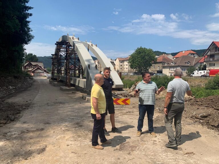 Investiții majore transformă Câmpeniul: Progrese semnificative pe șantierele orașului