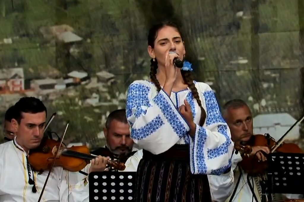 VIDEO-LIVE Festivalul-Concurs Național de Folclor „Inimi fierbinți, în Țara de Piatră” la Abrud