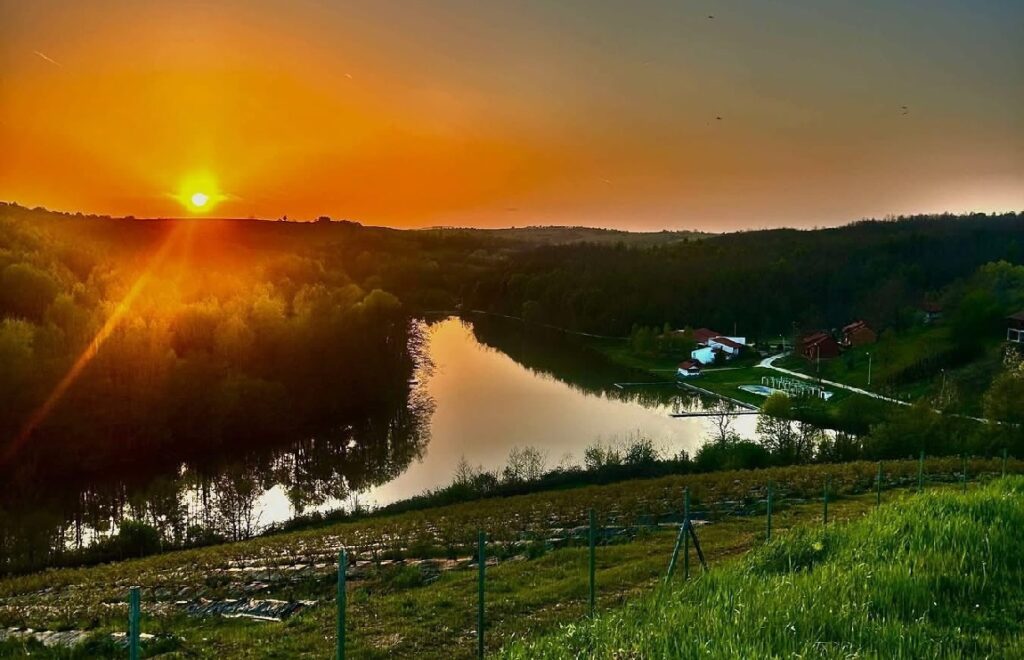 Lacul din Cuied, Buteni, intră într-un nou proces de modernizare! Pescuitul este interzis temporar!