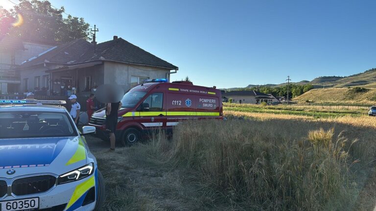 Tragedie în Căpușu Mic: Un copil de sub 3 ani a murit, lovit de un autoturism cu remorcă