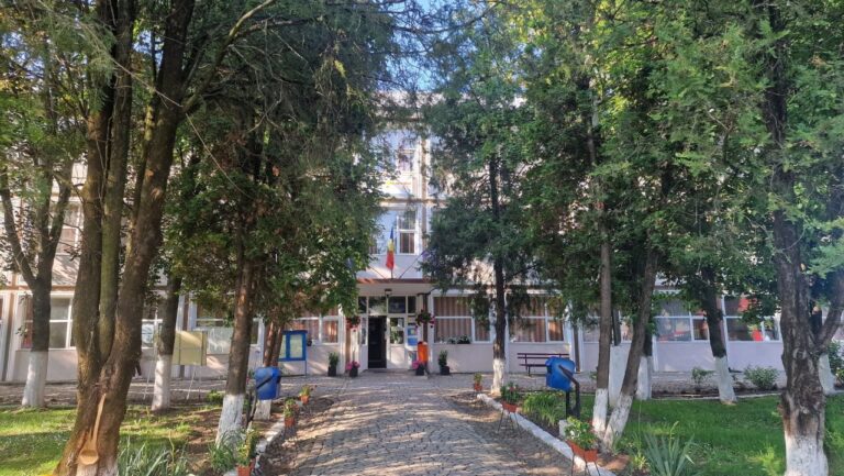 Huedin investește în educație și eficiență energetică: trei școli și grădinițe intră în modernizare