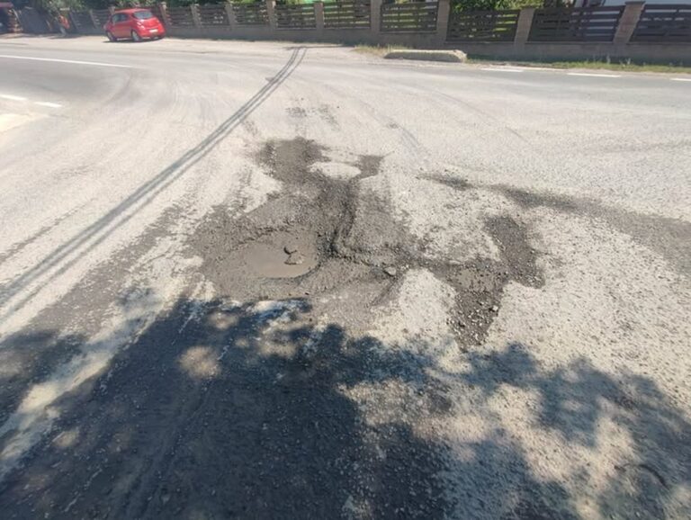 Restricții de circulație în comuna Poieni. Se anunță lucrări pe drumurile din zonele carierelor Morlaca și Poieni