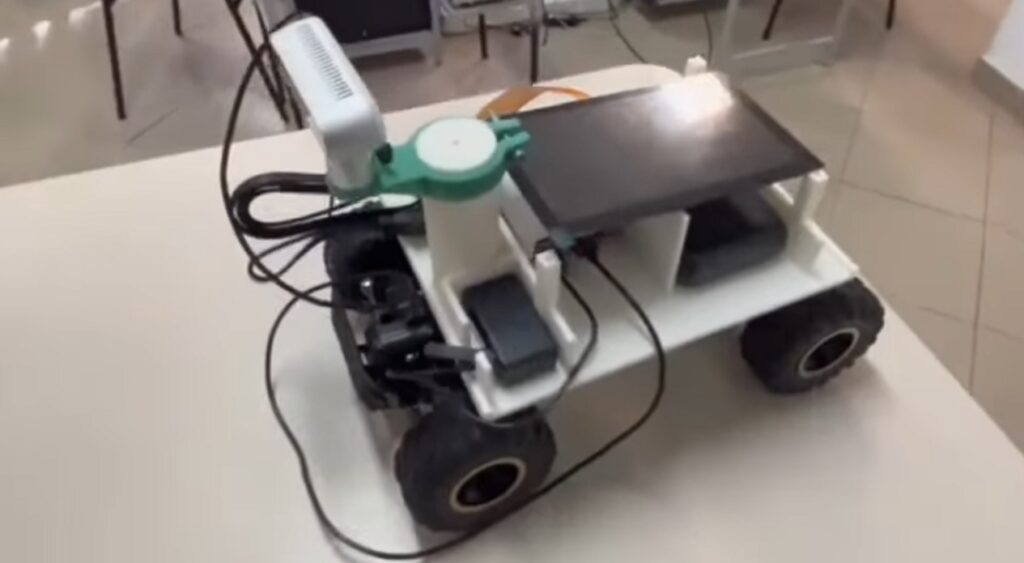 Trei elevi români au inventat un robot capabil să detecteze și să clasifice automat gropile din carosabil