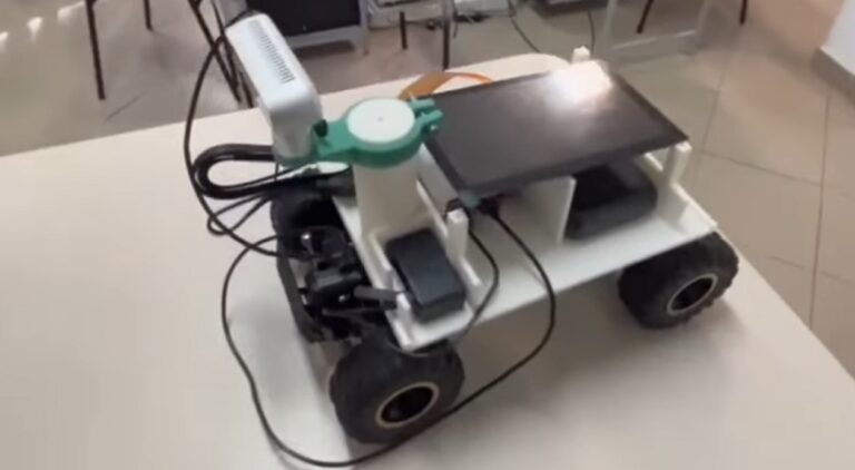 Trei elevi români au inventat un robot capabil să detecteze și să clasifice automat gropile din carosabil