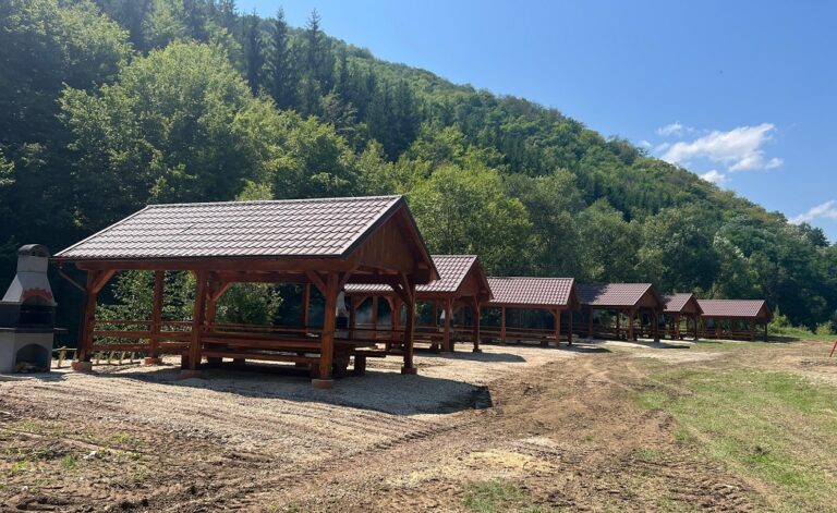 În Galda de Jos s-a amenajat un loc special pentru picnic în zona Lunca Largă, satul Poiana Galdei