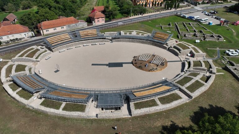 Amfiteatrul roman de la Ulpia Traiana Sarmizegetusa  redeschis publicului! Cum arată după reabilitare? (FOTO)
