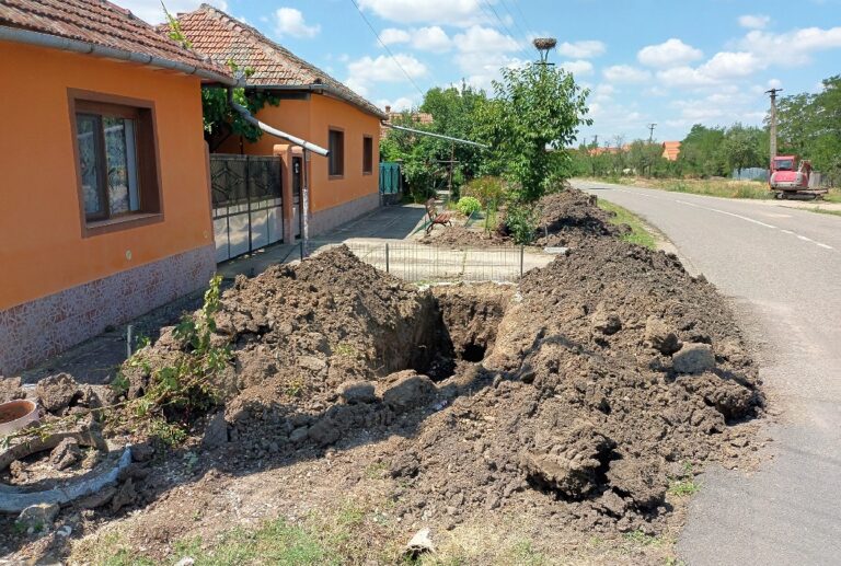 Mocrea, racordată la rețeaua de gaze naturale. Primarul din Ineu confirmă: „În toamnă va avea loc recepția și rețeaua va deveni funcțională!”