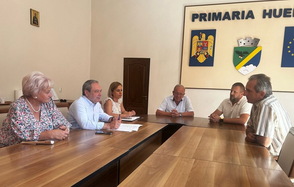 Prefectul Clujului în vizită de lucru la Huedin și Căpușu Mare pentru soluționarea problemelor de fond funciar și accelerarea proiectelor locale