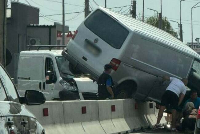 Accident pe centura Oradea: Două autoutilitare implicate, o persoană rănită