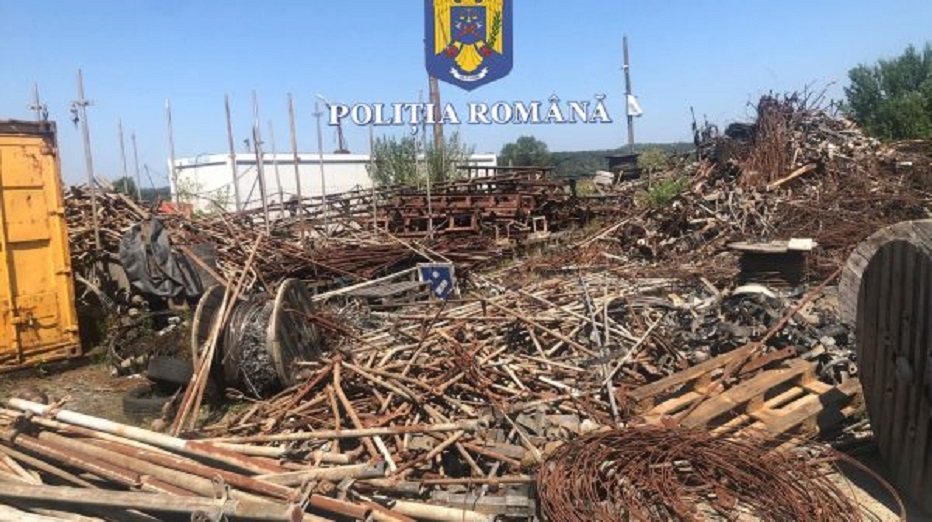 Tone de deșeuri periculoase, descoperite la o societate comercială din Vărădia de Mureș