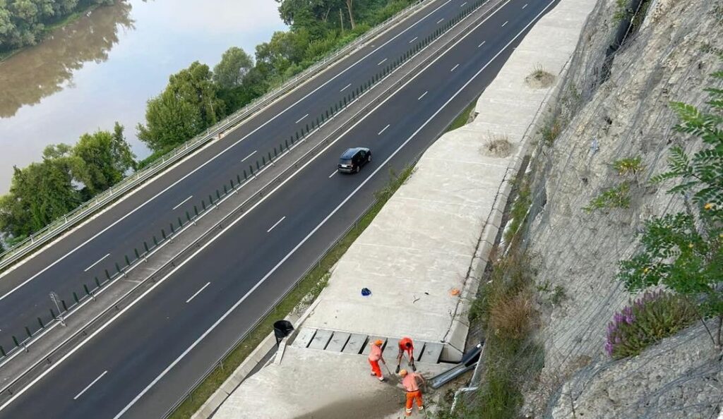 Lucrări pe A1, la Șoimuș, în zona „Dealului Liliecilor”