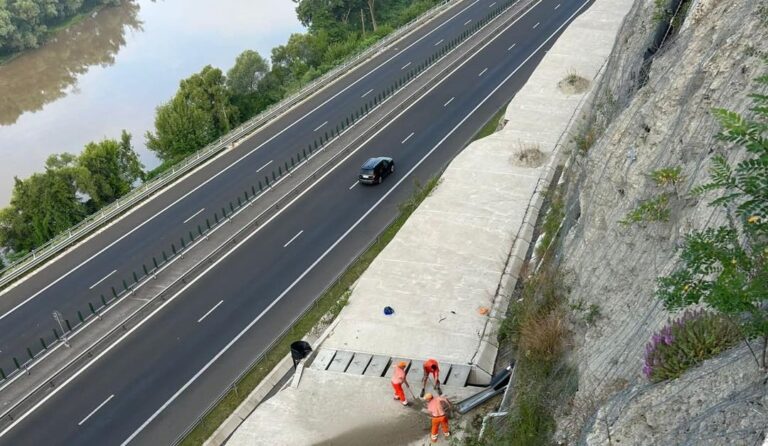 Lucrări pe A1, la Șoimuș, în zona „Dealului Liliecilor”