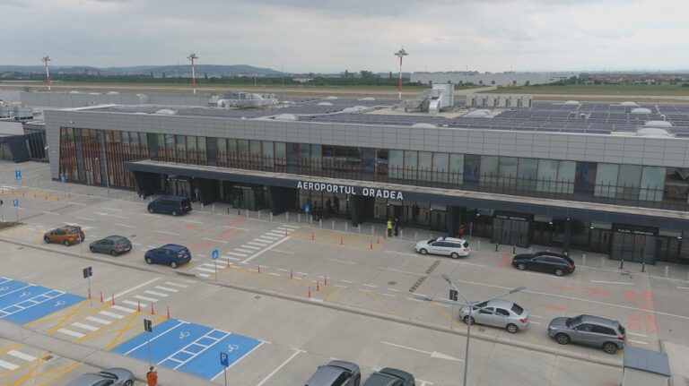 Mașini de închiriat și schimb valutar la Aeroportul Oradea