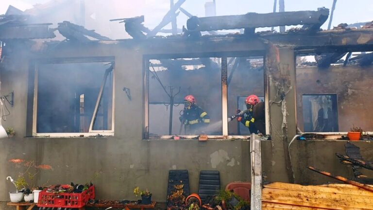Incendiu violent la Geoagiu: O gospodărie a fost distrusă în urma a două explozii consecutive!