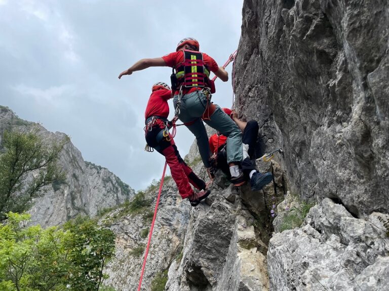 Exercițiu de salvare din pereții Cheilor Turzii