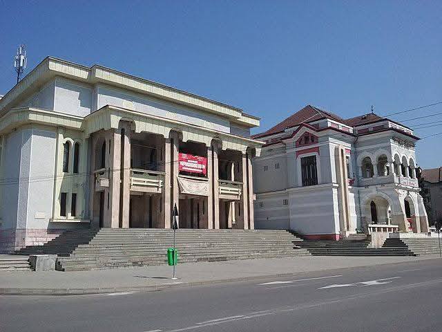Încep lucrările de reabilitare și eficientizare energetică a Teatrului Dramatic din Petroșani