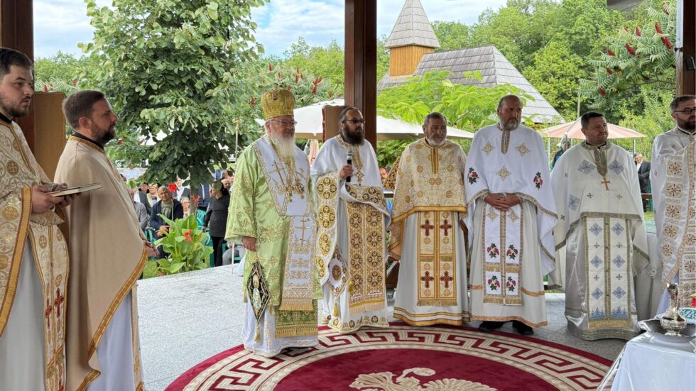 Hramul Mănăstirii Piatra Craiului, prăznuit în prezența Mitropolitului Andrei
