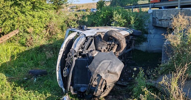Accident rutier pe DN1 Cluj – Oradea la Izvoru Crișului. O autoutilitară s-a răsturnat în afara șoselei