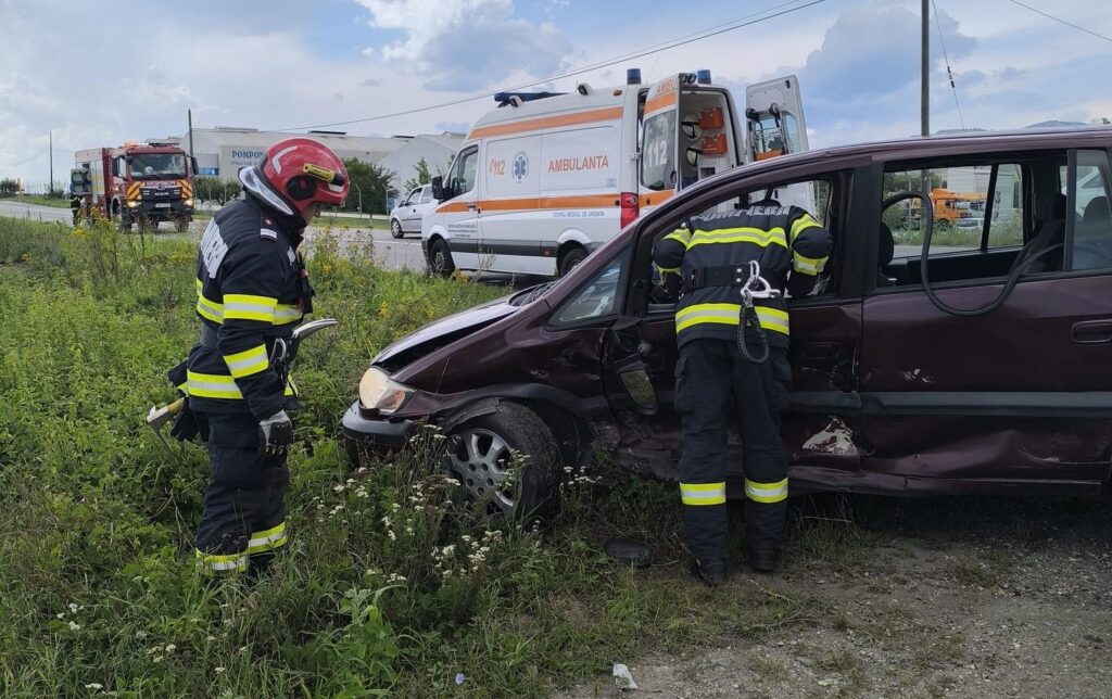 Accident rutier cu două autoturisme la Vințu de Jos. Intervin pompierii din Sebeș și echipaje medicale