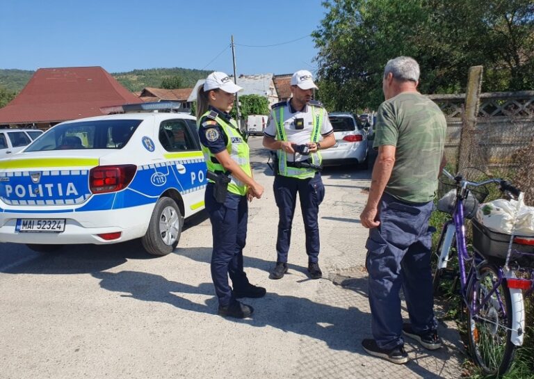 Acțiuni preventive ale polițiștilor din județul Hunedoara pentru siguranța pietonilor, bicicliștilor și utilizatorilor de trotinete electrice