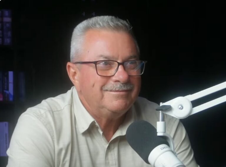 De pe terenul de rugby, în Primăria Iclod: povestea neobișnuită a primarului Emil Pîrțoc