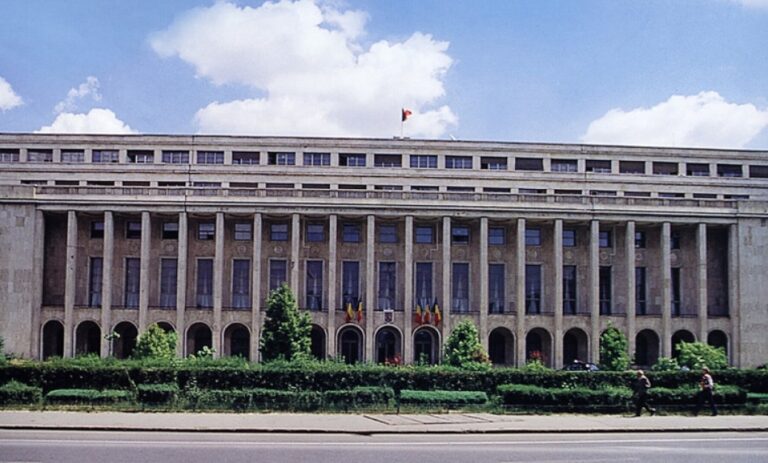 Guvernul pregătește reduceri în administrație: 20% mai puține posturi la nivel central și local: „Unde organigrama este plină și eficiența a lăsat de dorit, va fi nevoie de reorganizare!”