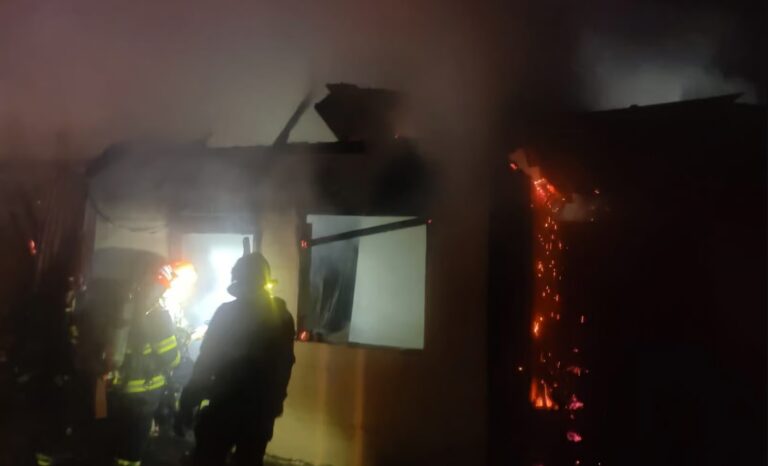 Incendiu în Poiana Ampoiului: o șură plină cu fân, mistuită de flăcări