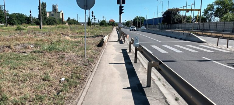 Din închisoare, la îngrijit spații verzi! Așa da! Mai mulți deținuți întrețin spațiile publice din Oradea