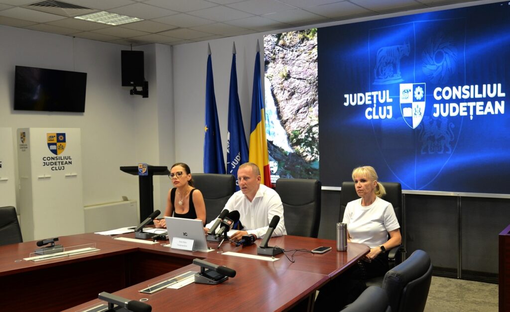Radu Rațiu a clarificat achiziția de microbuze școlare: „Consiliul Județean Cluj a aplicat cu strictețe cerințele din ghidul de finanțare!”