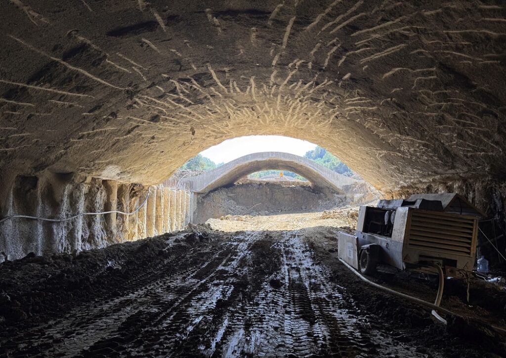 Progres important pe lotul de autostradă A1 Margina – Holdea: Străpungerea tunelurilor avansează!