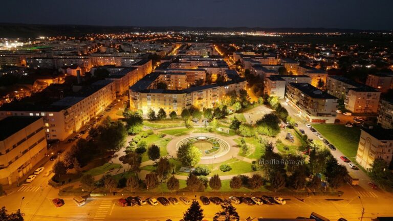 S-au finalizat lucrările de reabilitare și modernizare a iluminatului public din Parcul Teilor din Turda